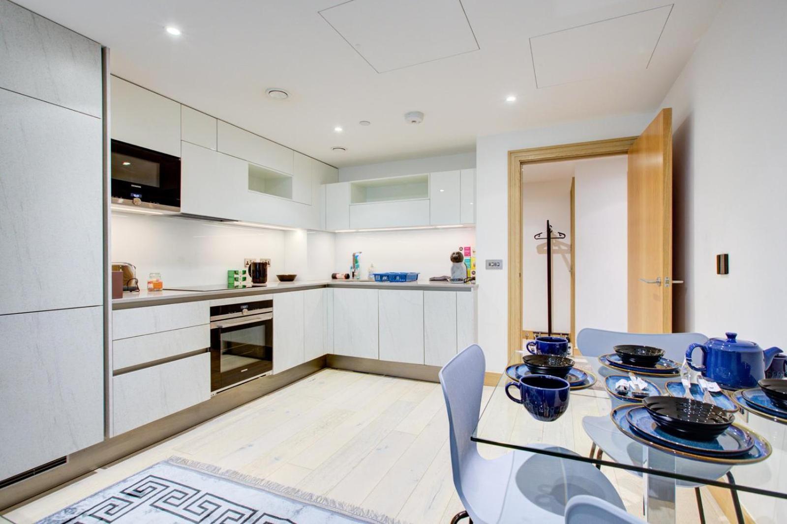 Oxford Street Exclusive Apartment *