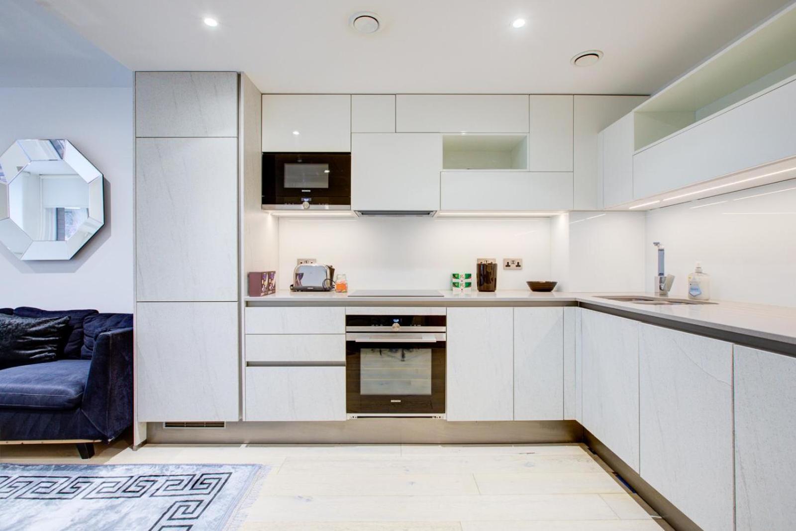 Oxford Street Exclusive Apartment *