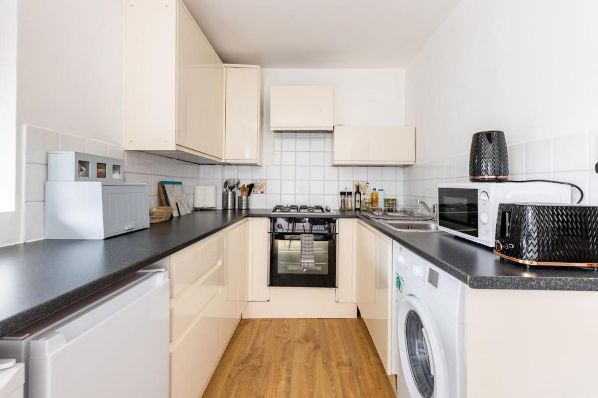 Apartment Flat Near Wembley, Self Check In, Garden *