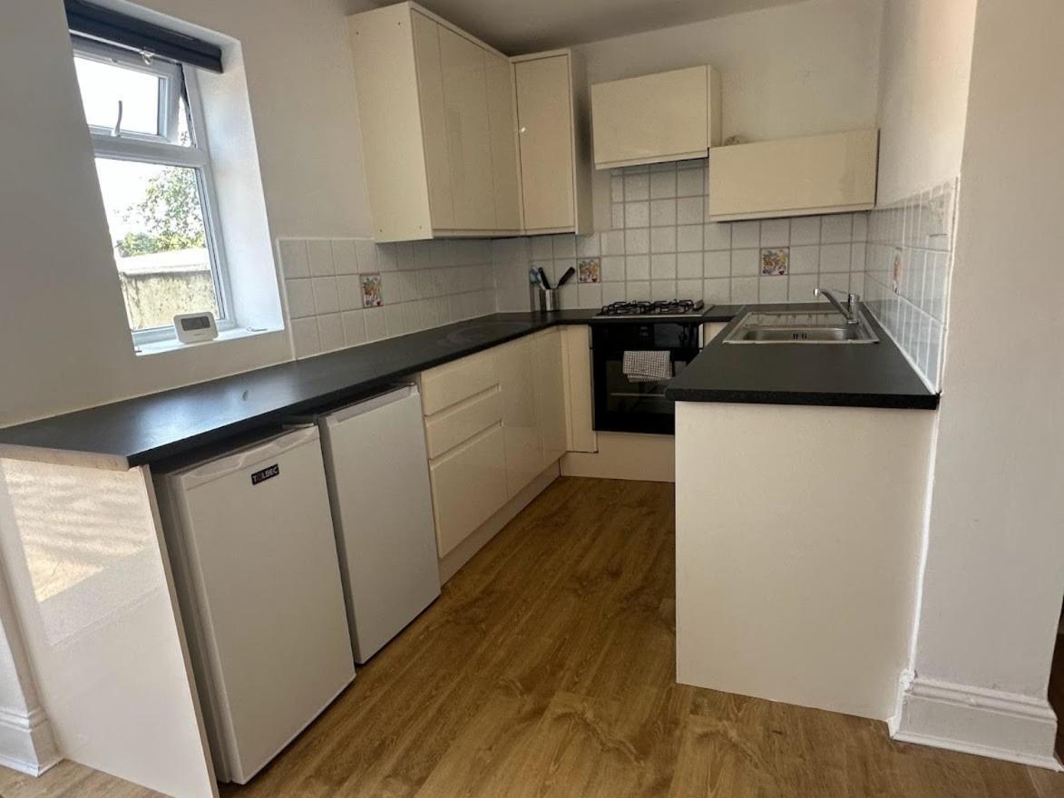 Flat Near Wembley, Self Check In, Garden Apartment *