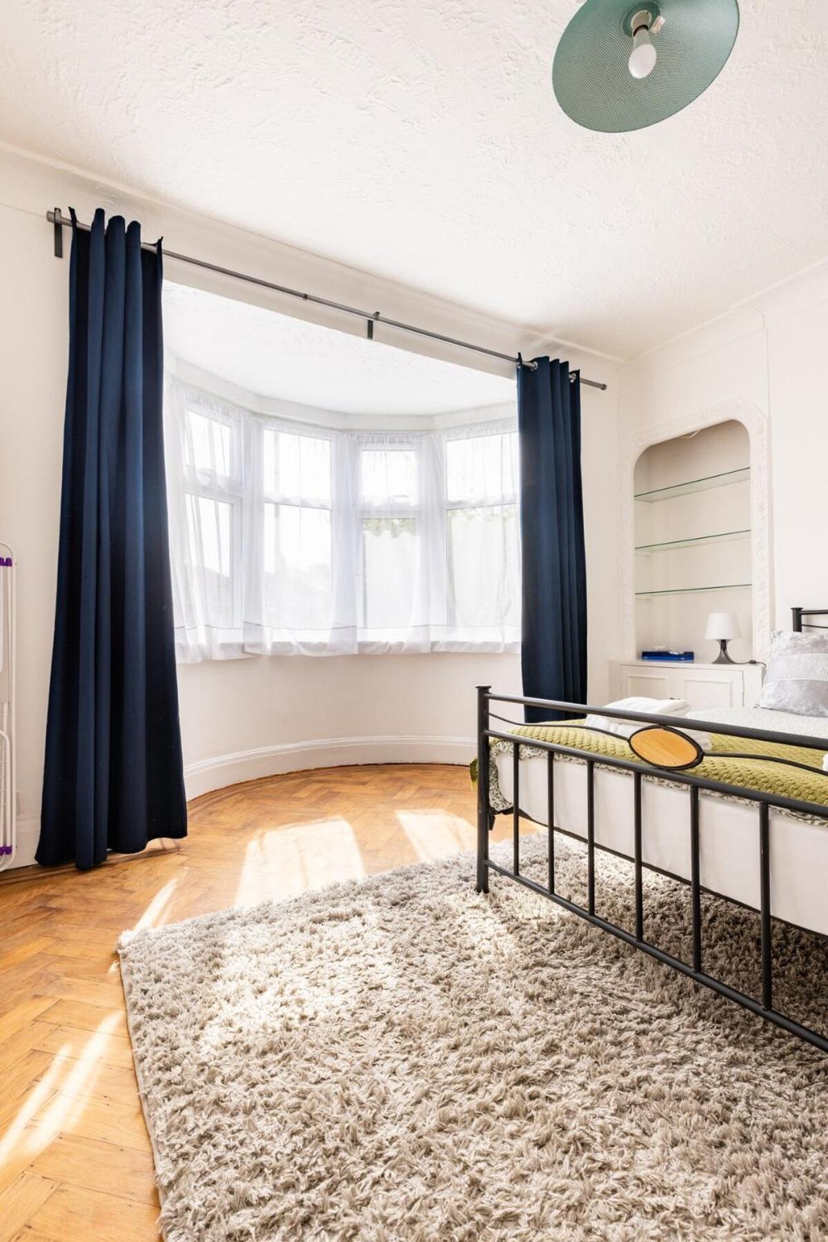 Flat Near Wembley, Self Check In, Garden Apartment
