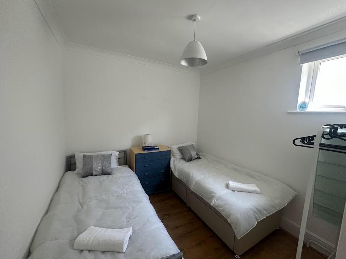 Flat Near Wembley, Self Check In, Garden *