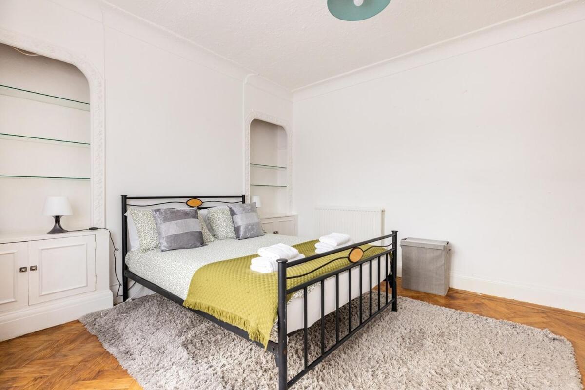 Flat Near Wembley, Self Check In, Garden