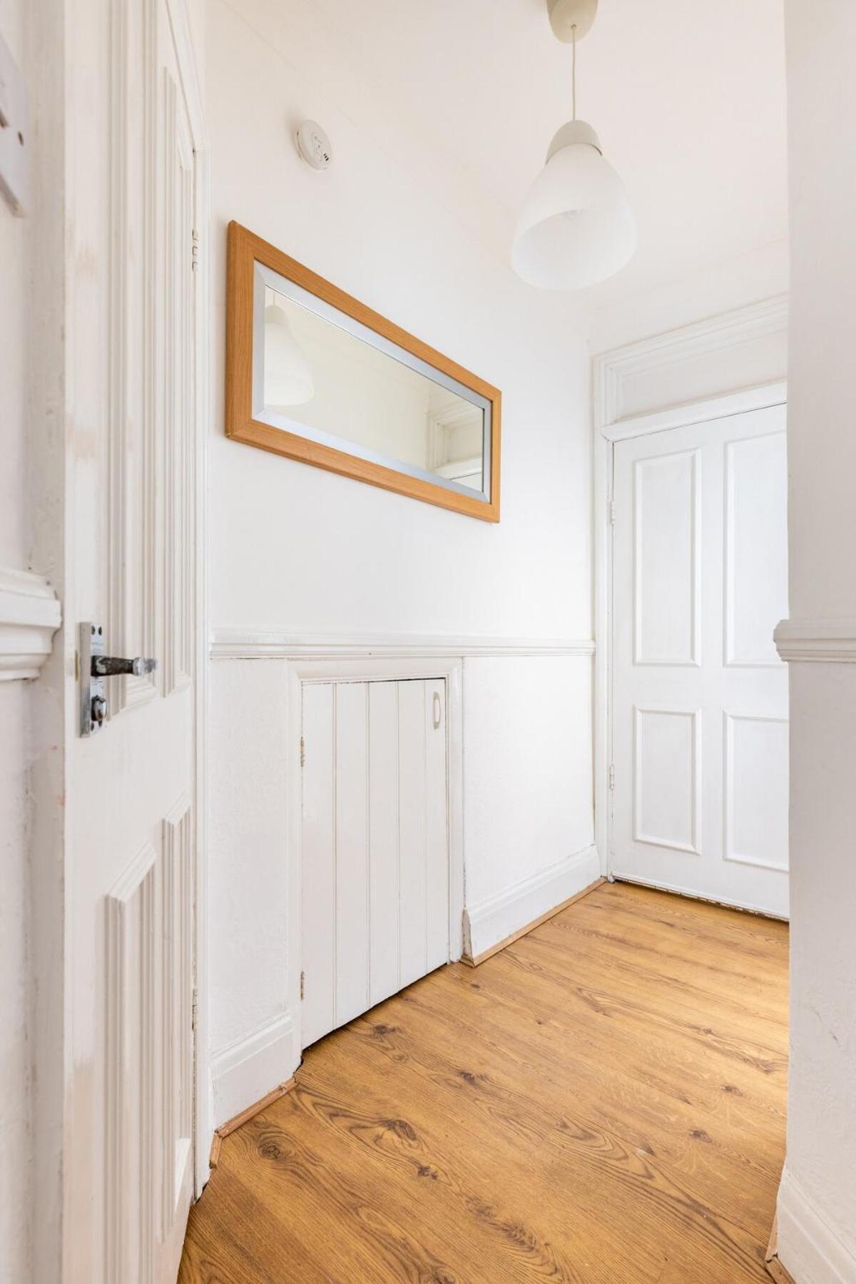 Flat Near Wembley, Self Check In, Garden Apartment