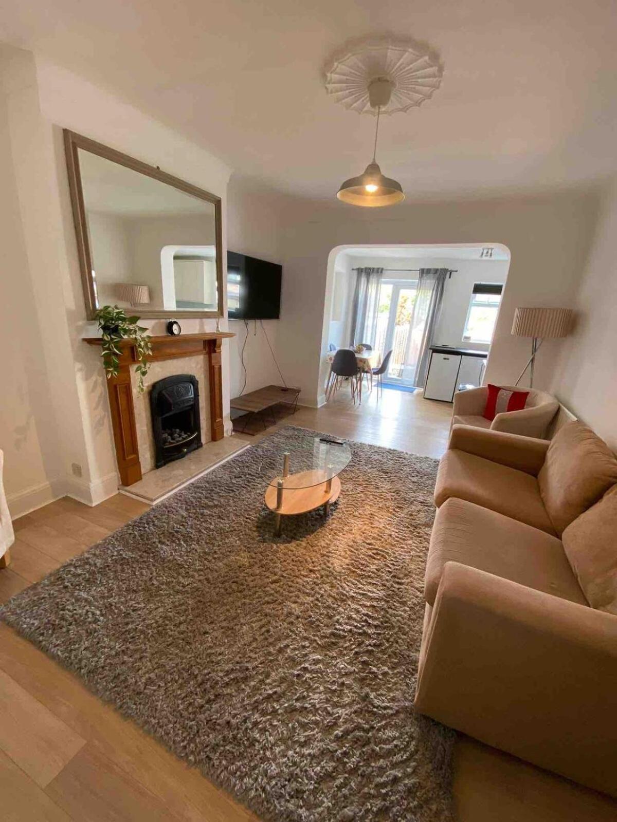 Apartment Flat Near Wembley, Self Check In, Garden *