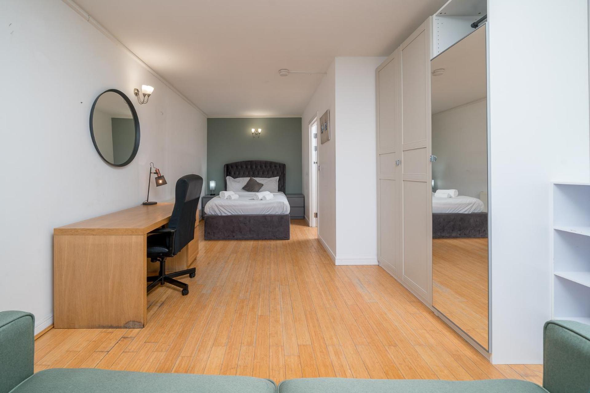 Lovely 3bd Flat, Parking, Sleeps Six Close To O2 Apartment