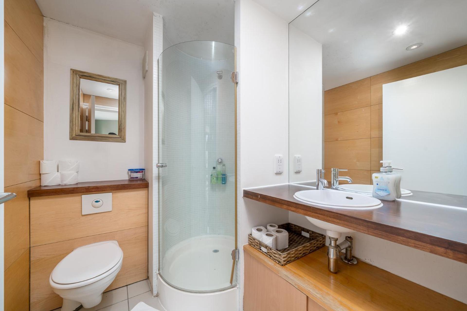 Apartment Lovely 3bd Flat, Parking, Sleeps Six Close To O2 London