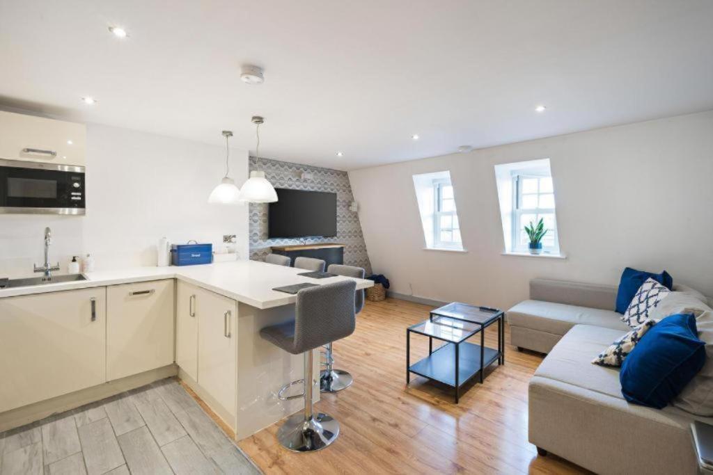 Fulham Beautiful Family Apartment London