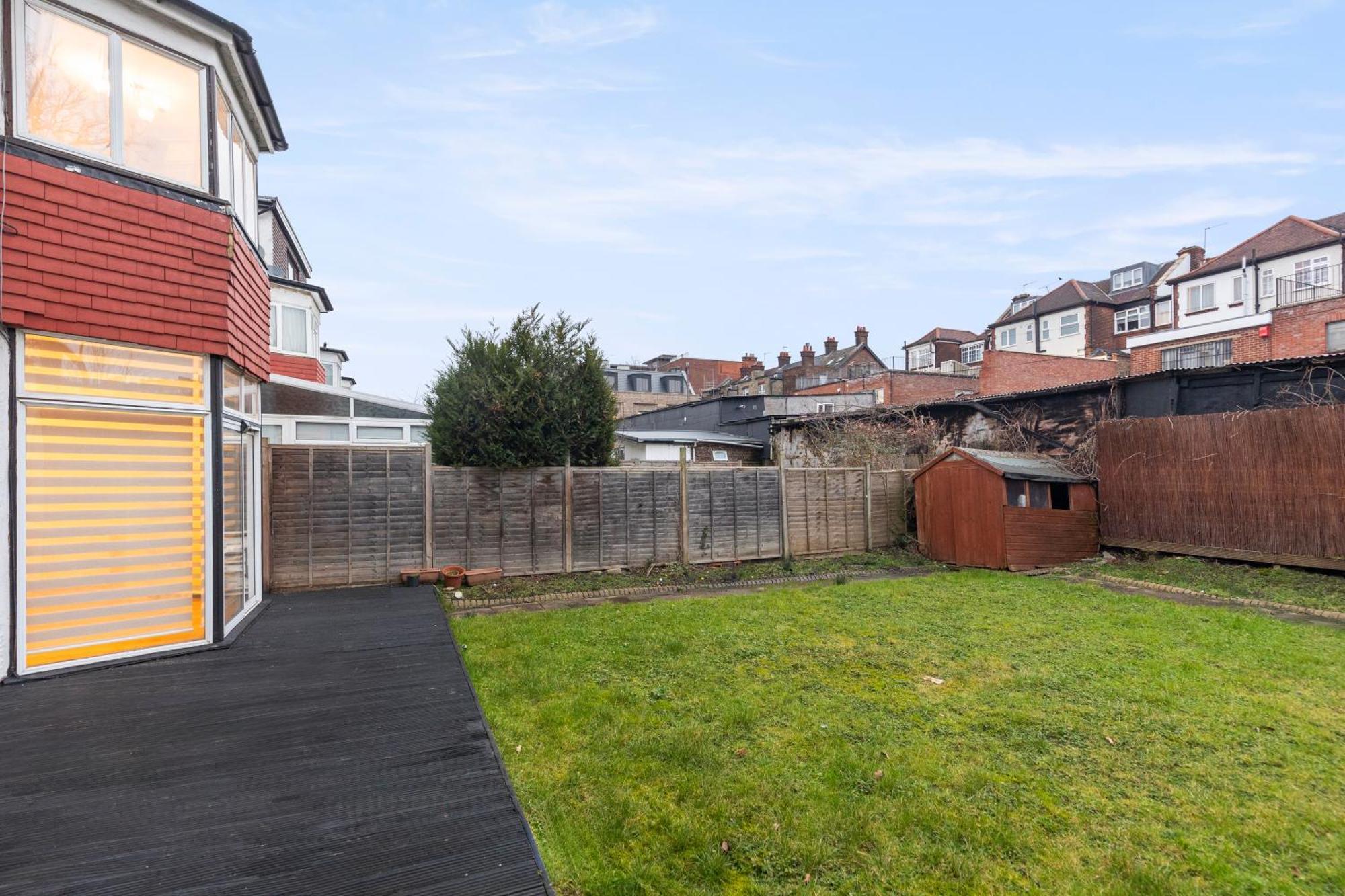 Spacious 4 Bedroom House * London