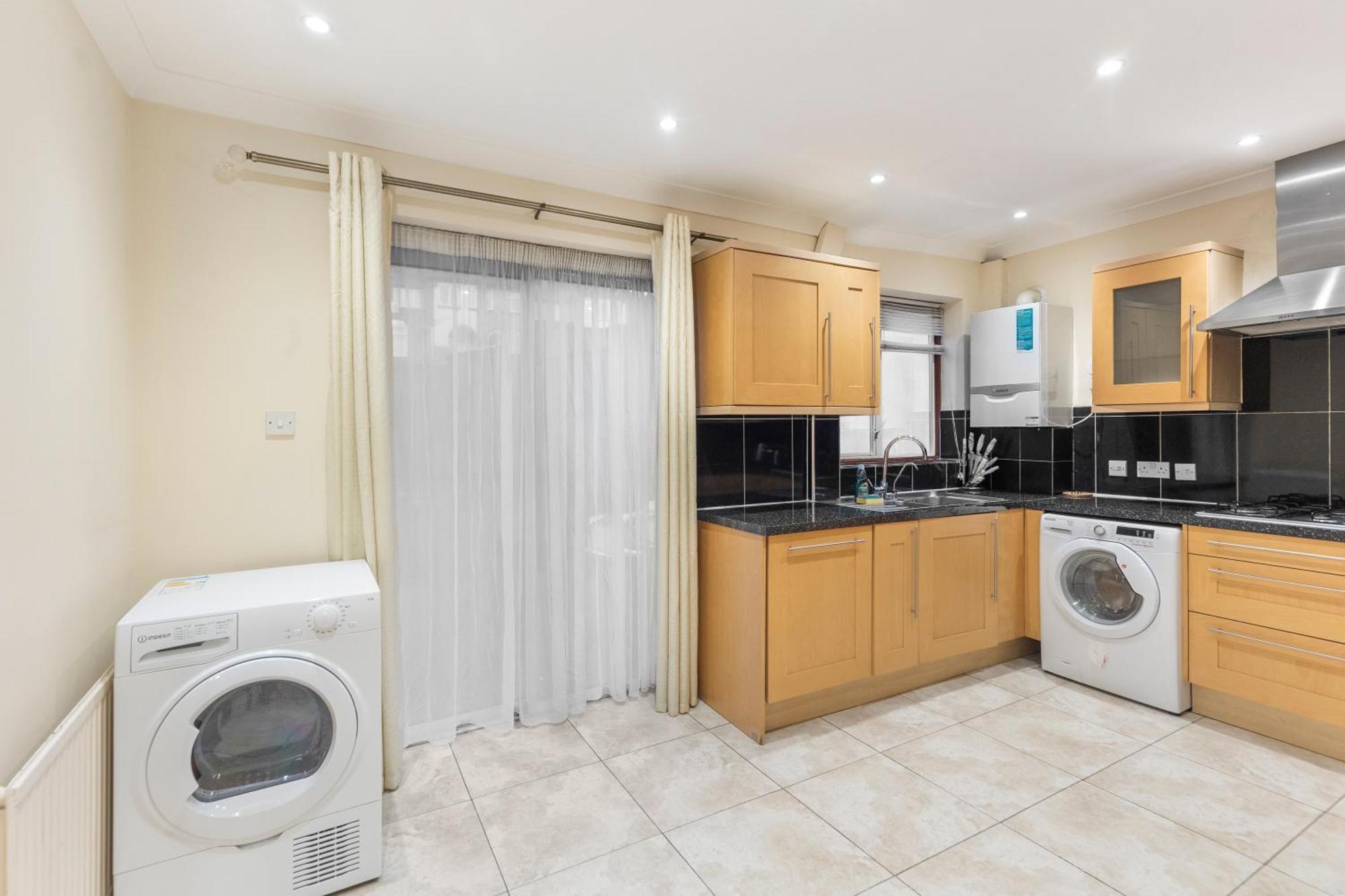 Spacious 4 Bedroom House * London