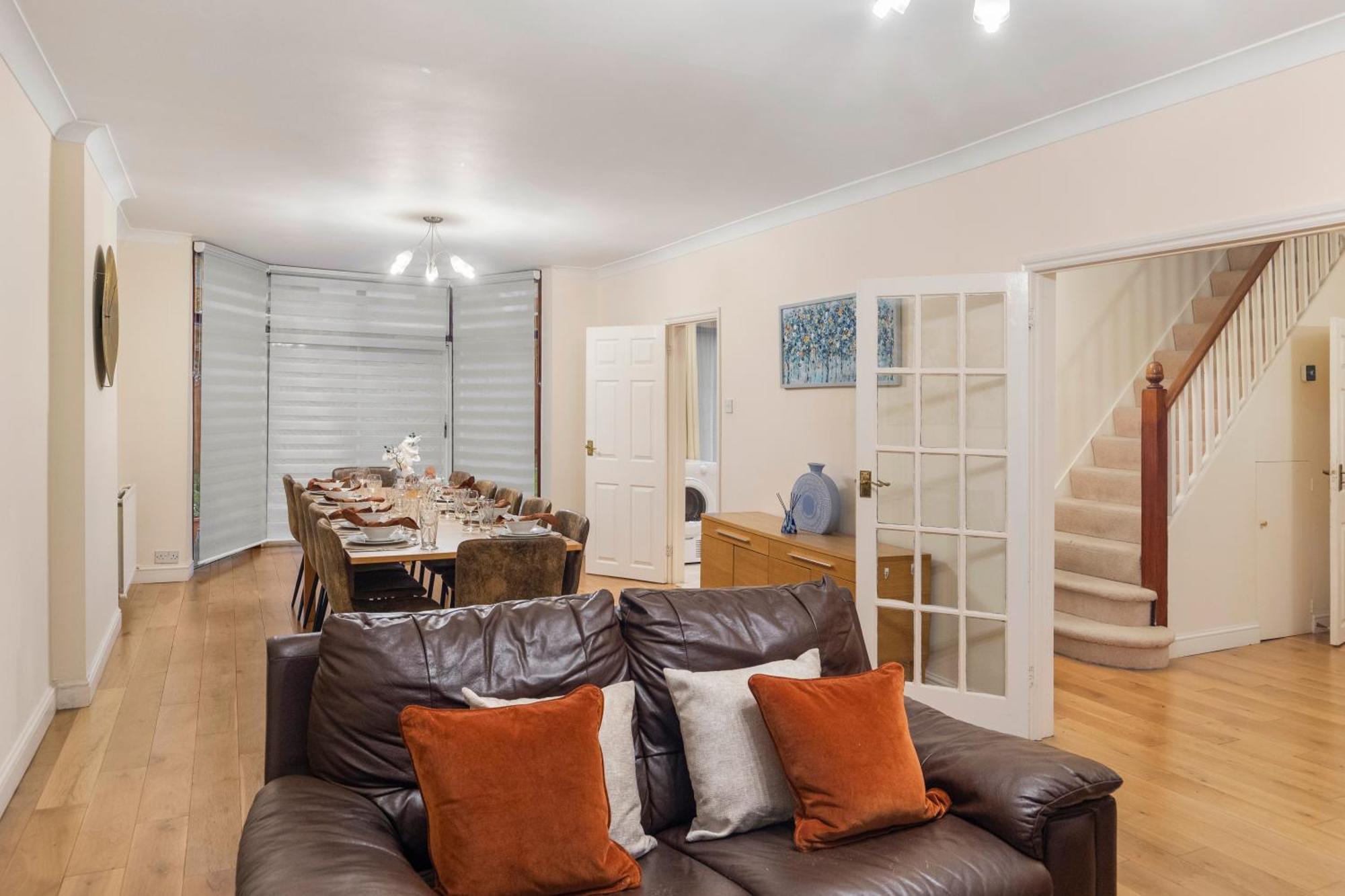 Spacious 4 Bedroom House Holiday home *