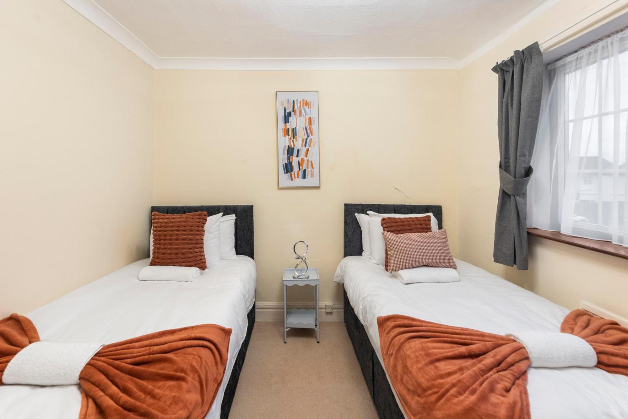Holiday home Spacious 4 Bedroom House London