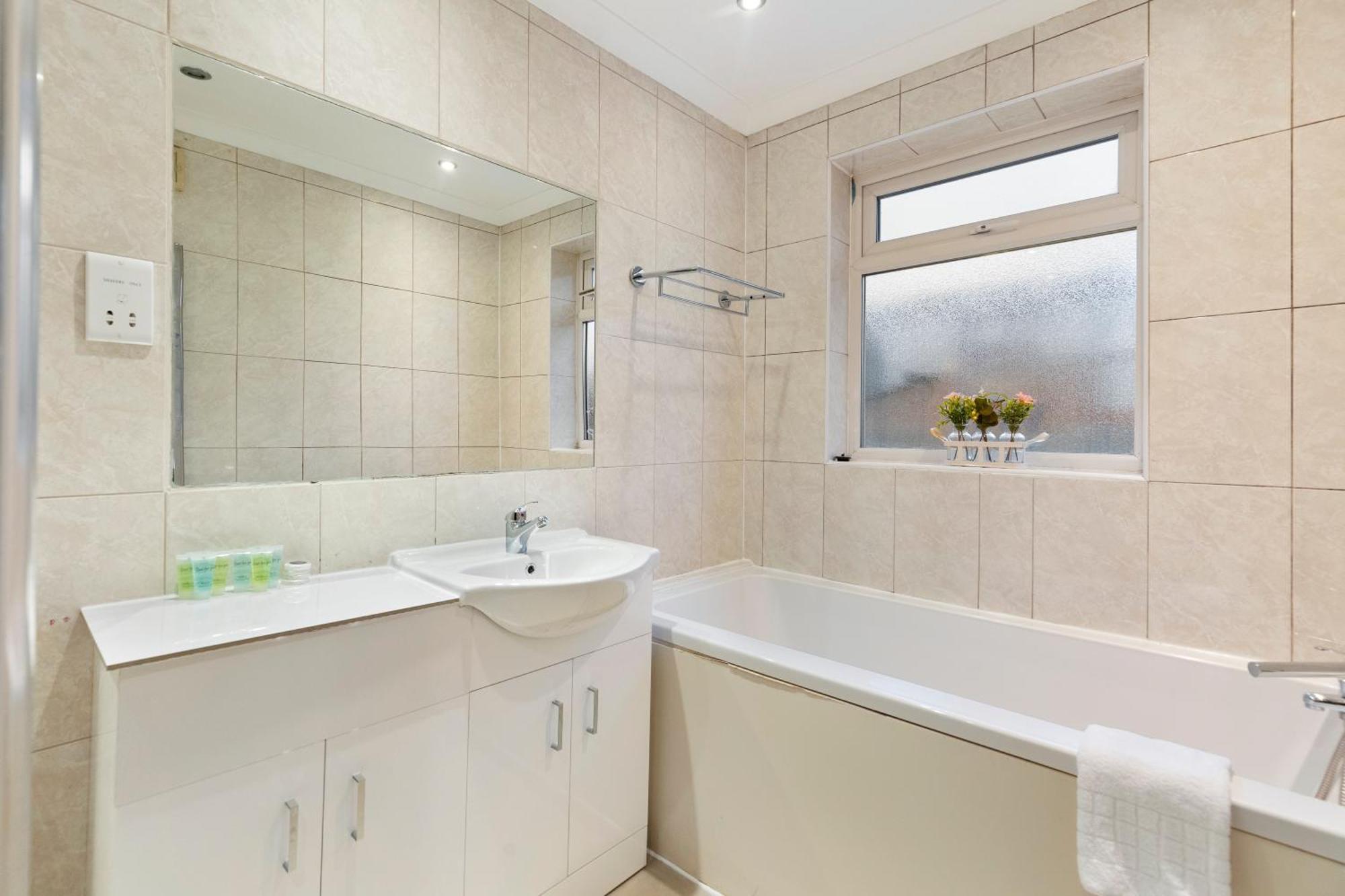 Spacious 4 Bedroom House London