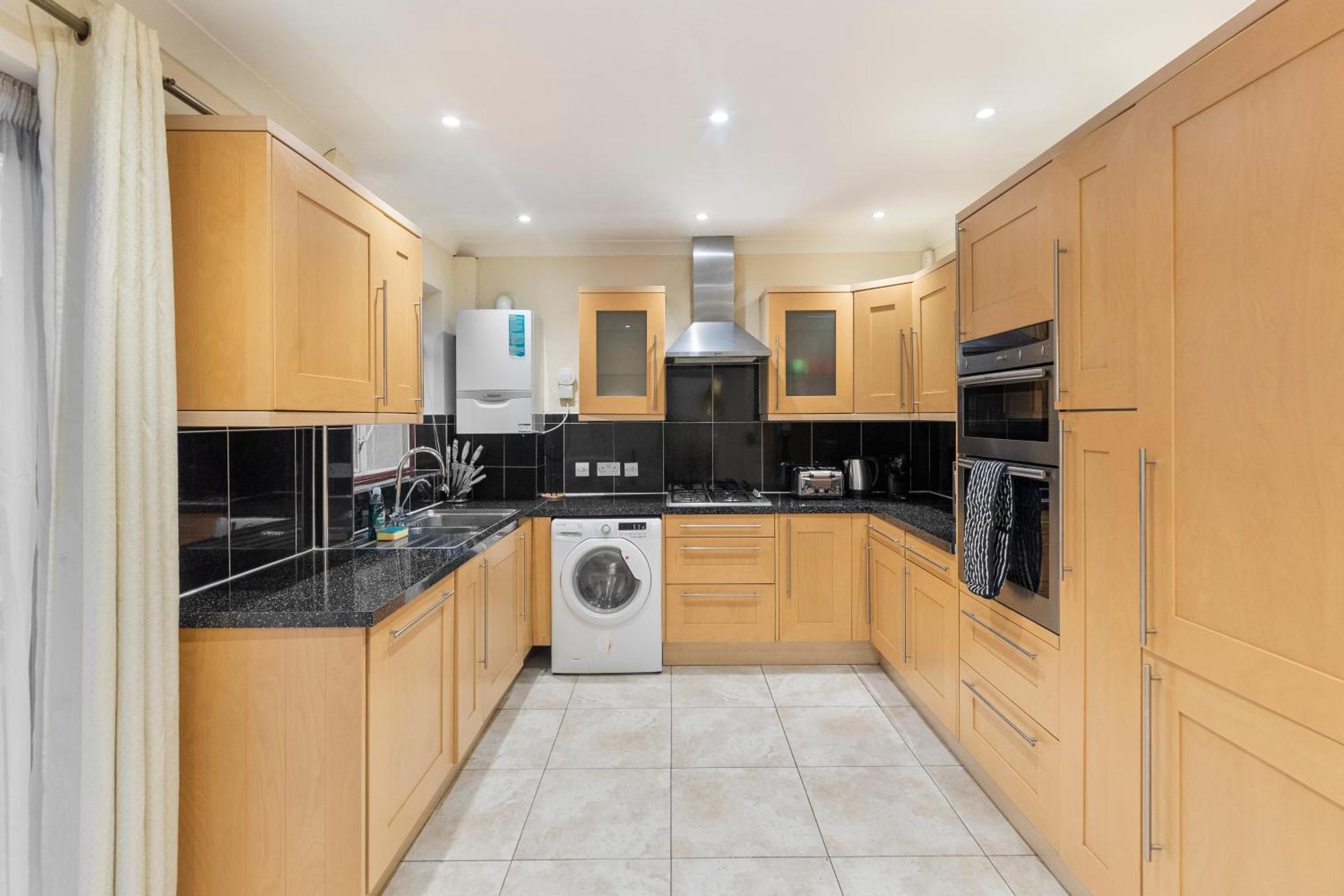 Spacious 4 Bedroom House London
