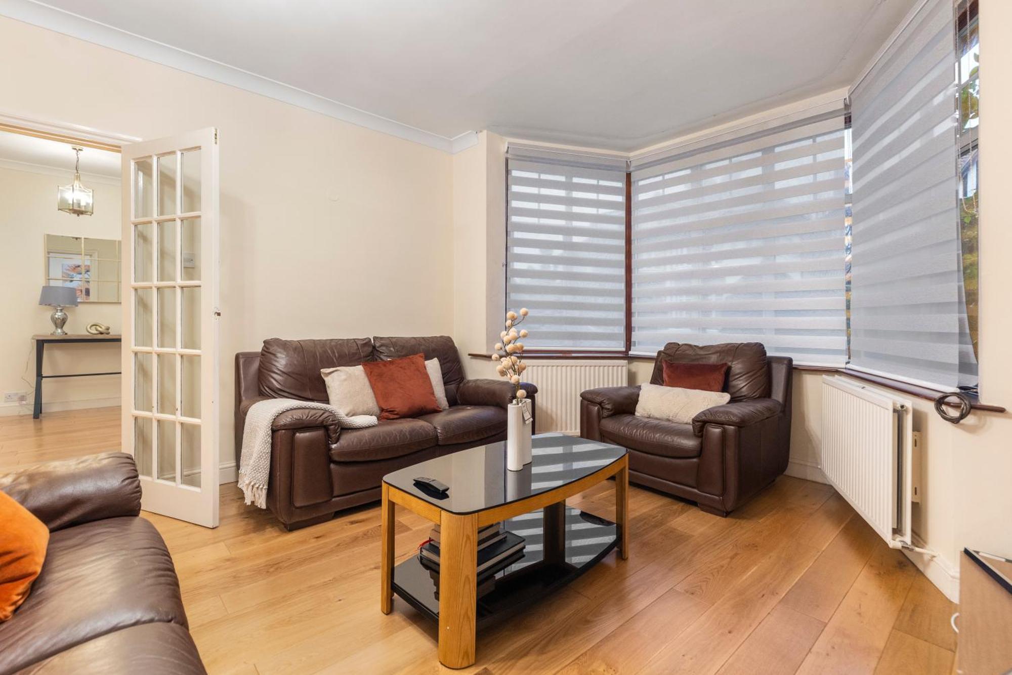 Holiday home Spacious 4 Bedroom House London