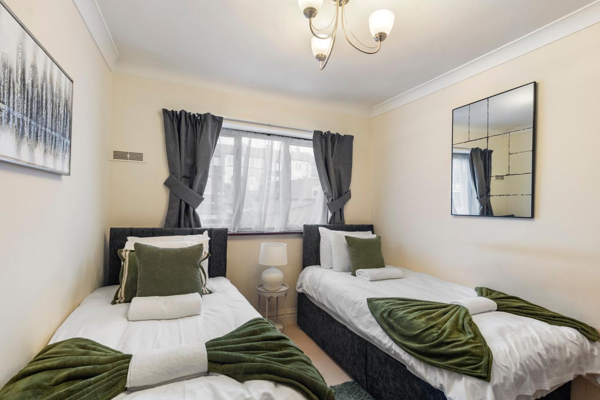 Spacious 4 Bedroom House * London