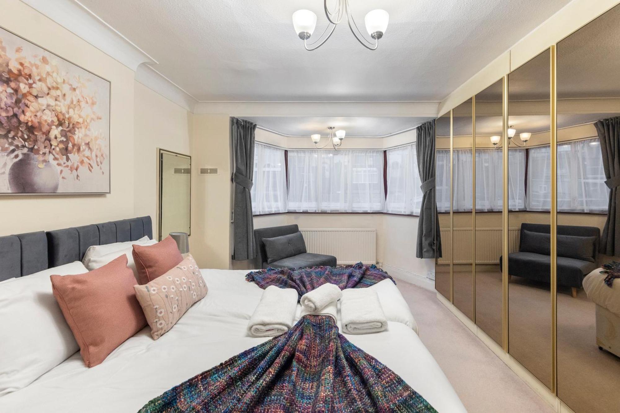 Holiday home Spacious 4 Bedroom House *