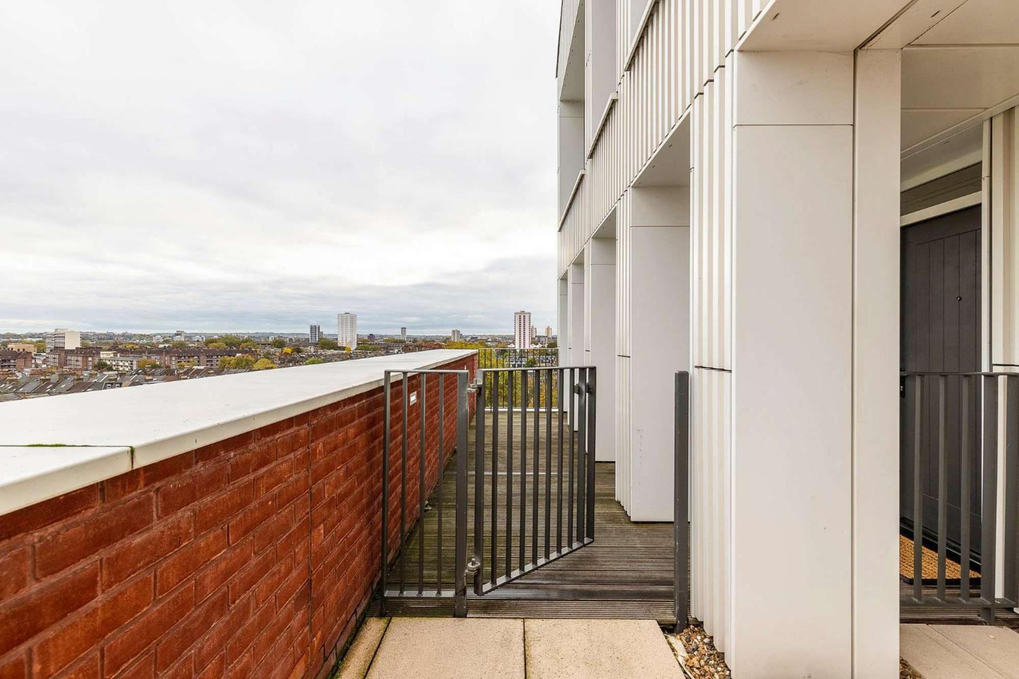 3br 2bth Penthouse In *