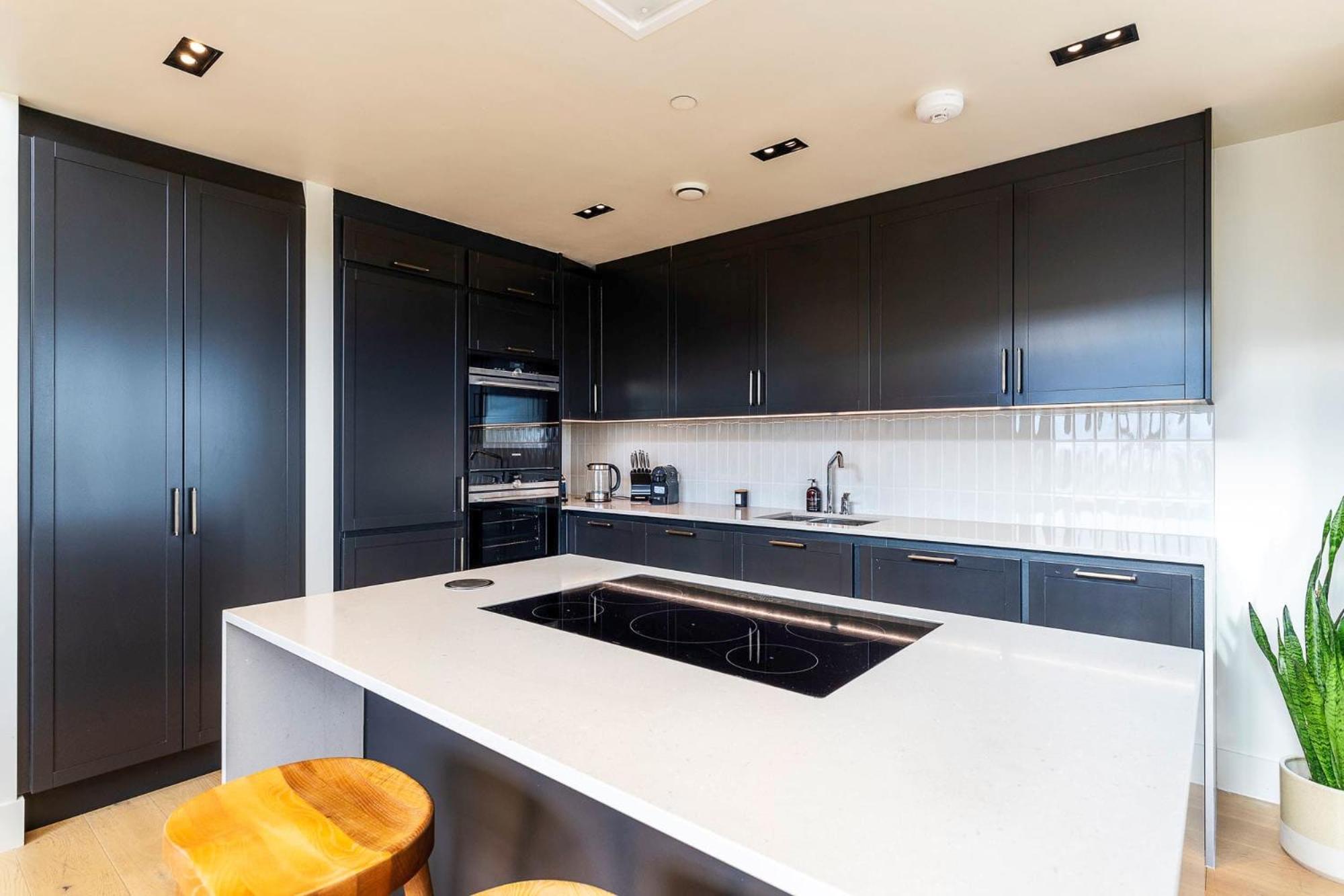 Apartment 3br 2bth Penthouse In London