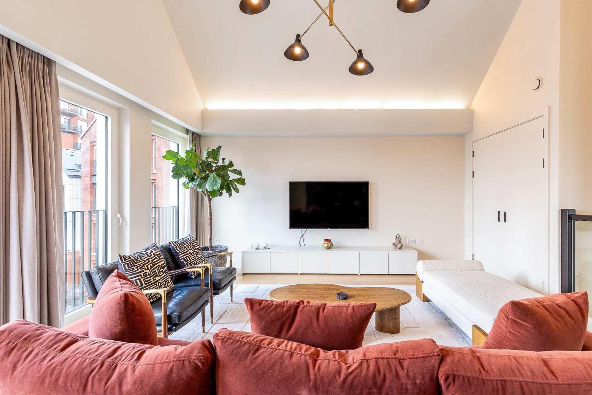3br 2bth Penthouse In Apartment *