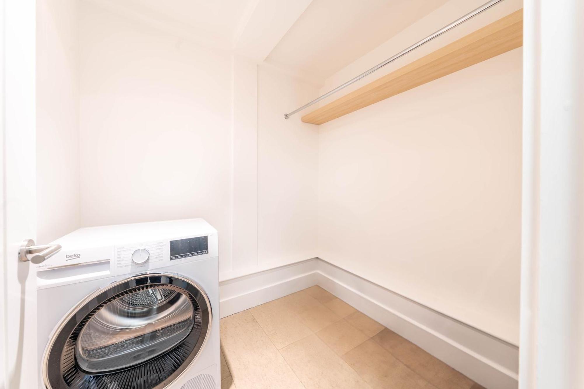 Berryland 11 By Artsy Apartment London