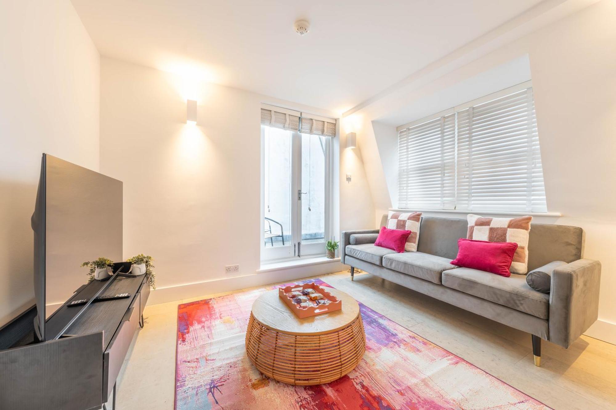 Apartment Berryland 11 By Artsy London