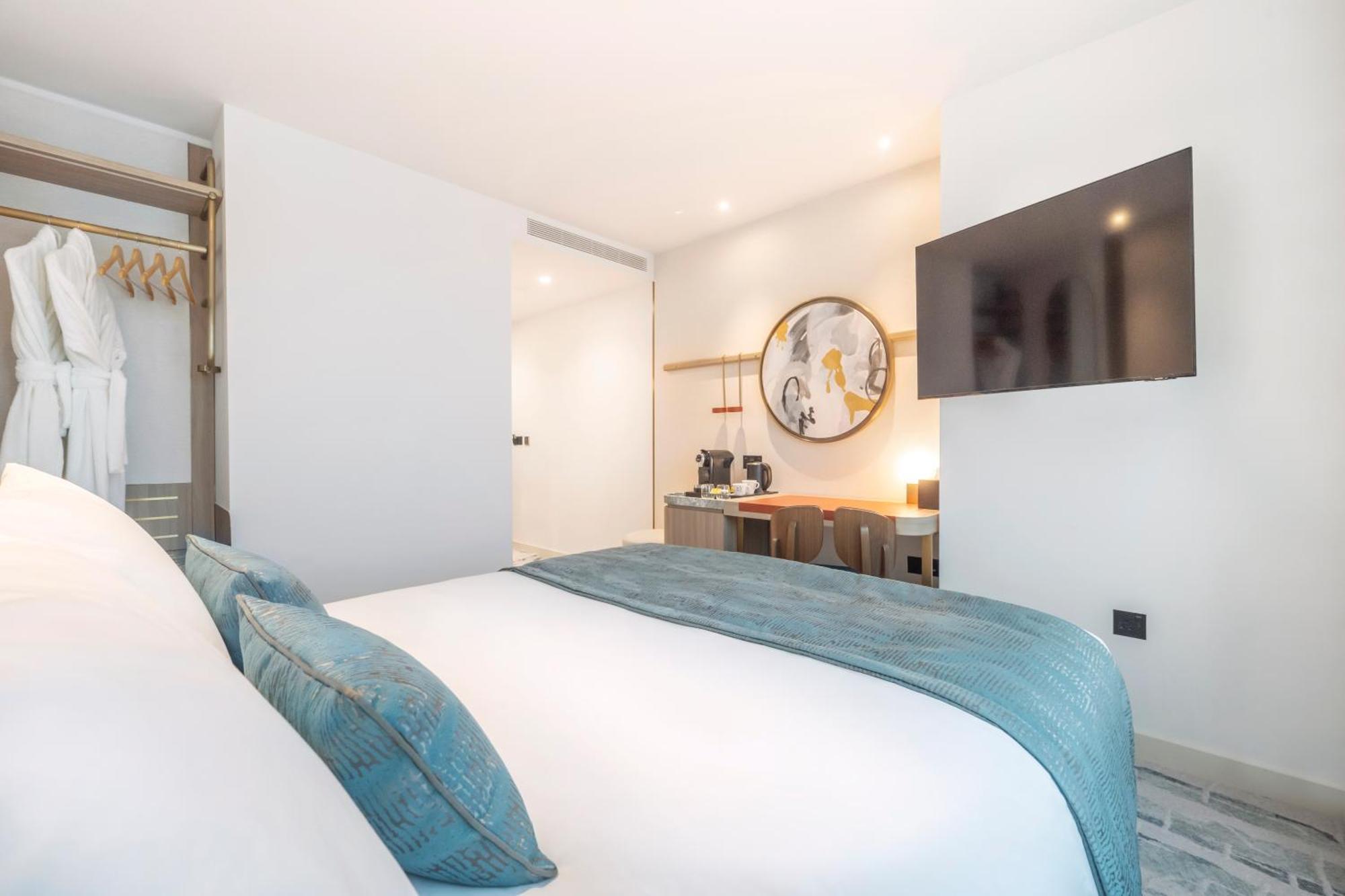 Dorsett Canary Wharf 4*
