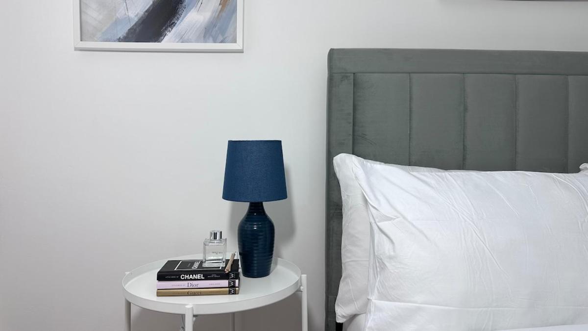 Cosy 2 Bedroom Modern Apartment *