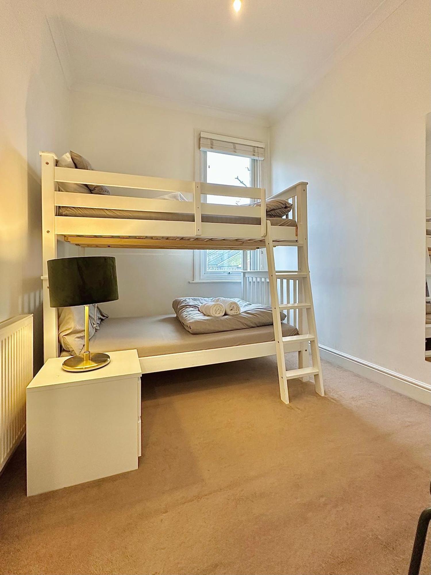Clapham Apartment *