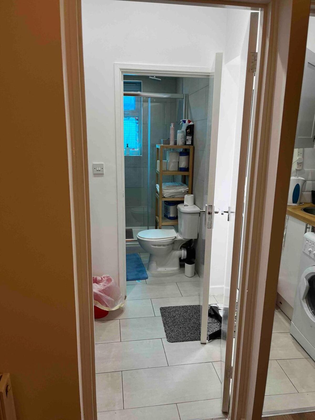 Flat With Private Entrance Guest house London