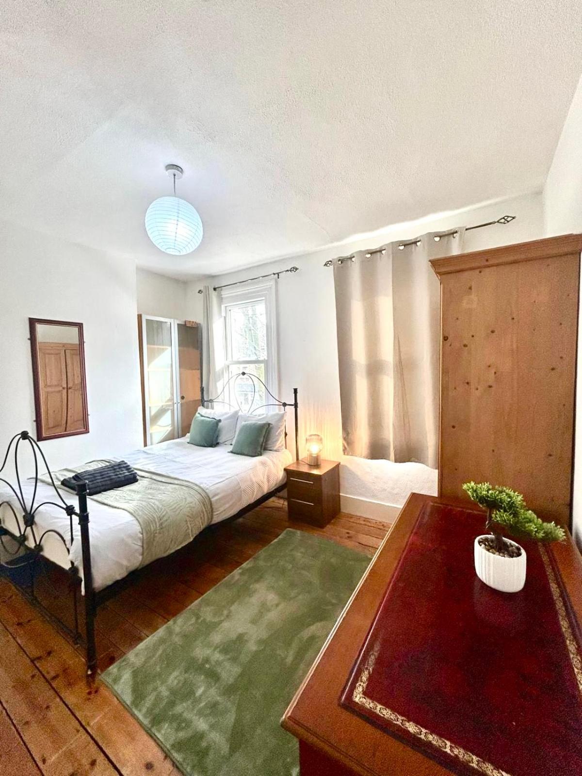 Stunning 2bedroom House With Backyard In Stratford Apartment *