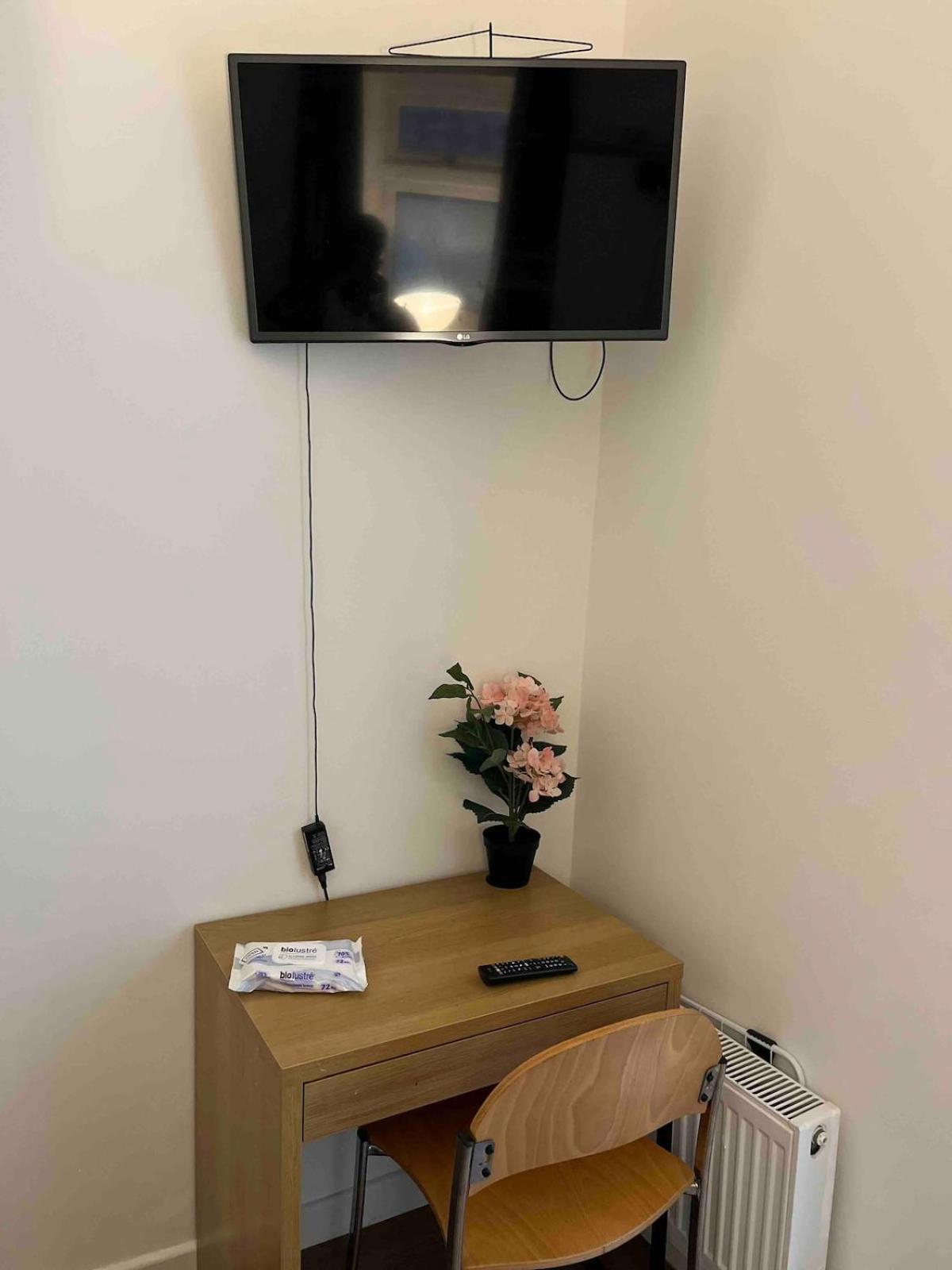 Flat With Private Entrance Guest house *