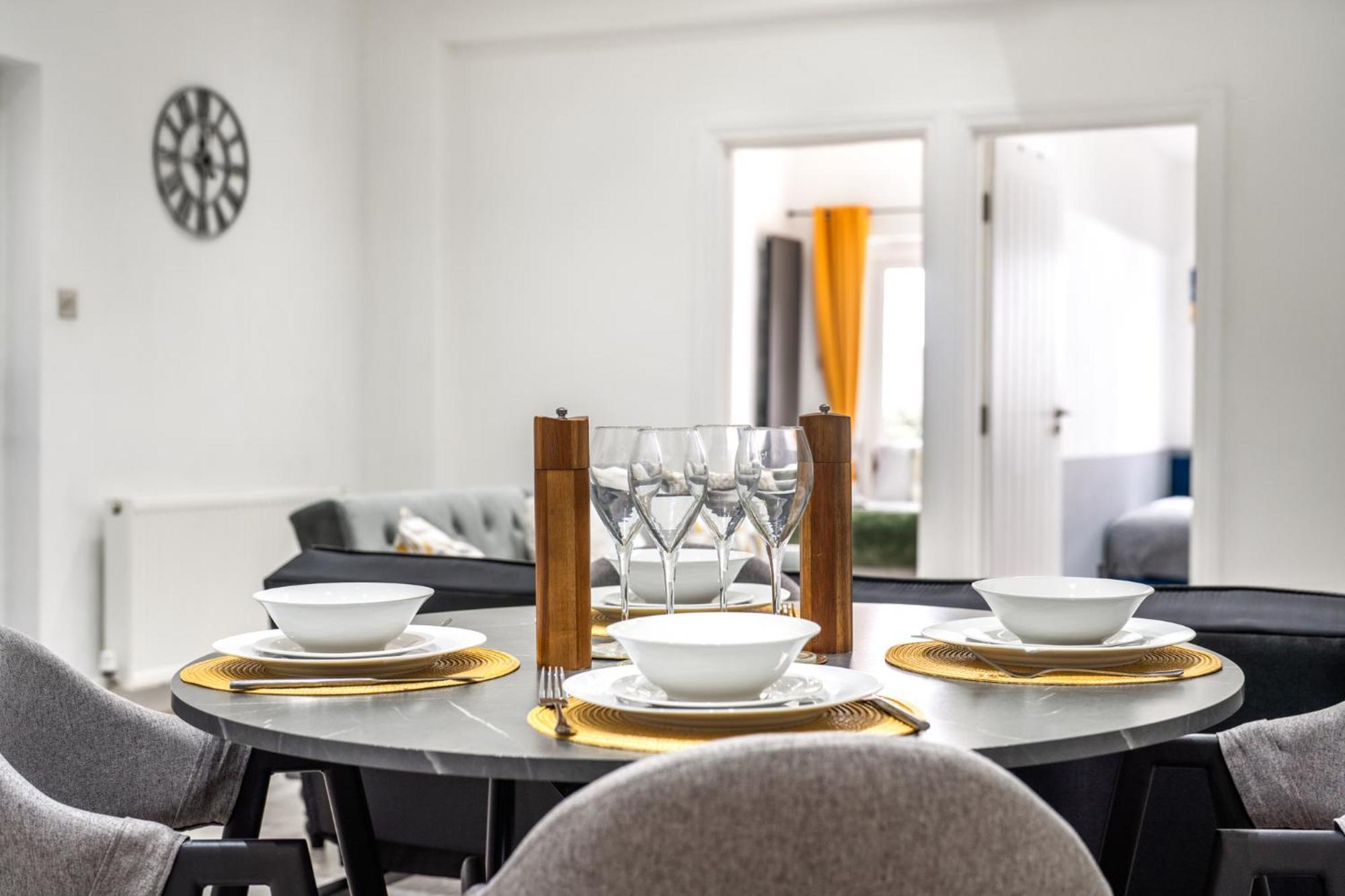 Ferienhaus Spacious & Comfortable 3-bedroom Retreat In Nw10 London