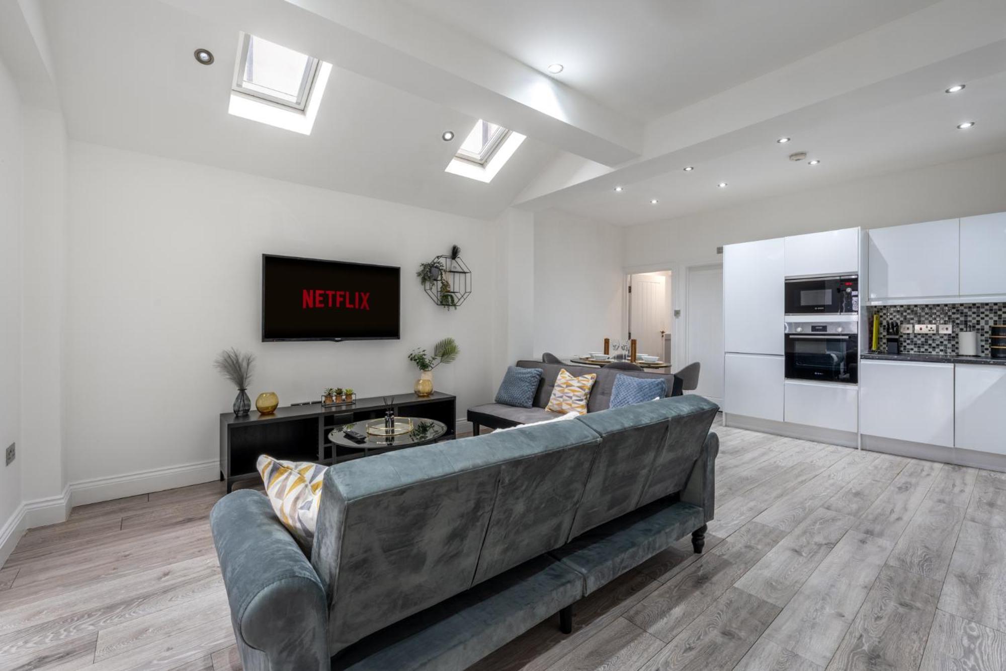 Spacious & Comfortable 3-bedroom Retreat In Nw10 London