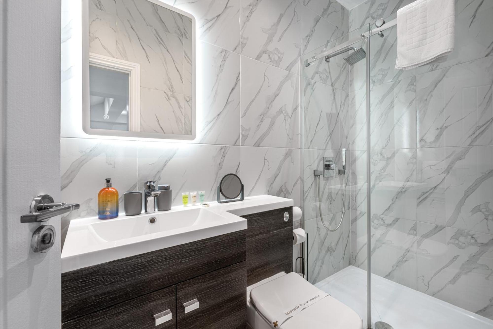 Spacious & Comfortable 3-bedroom Retreat In Nw10 Ferienhaus *