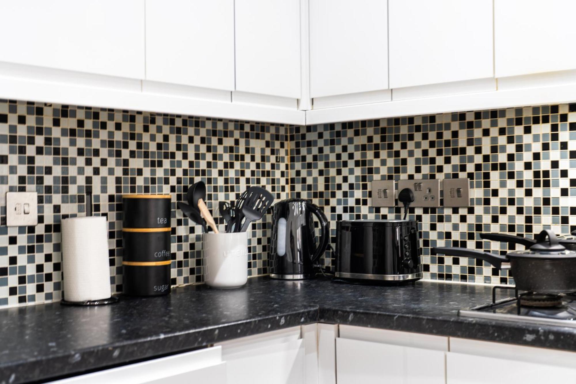 Spacious & Comfortable 3-bedroom Retreat In Nw10 Ferienhaus *