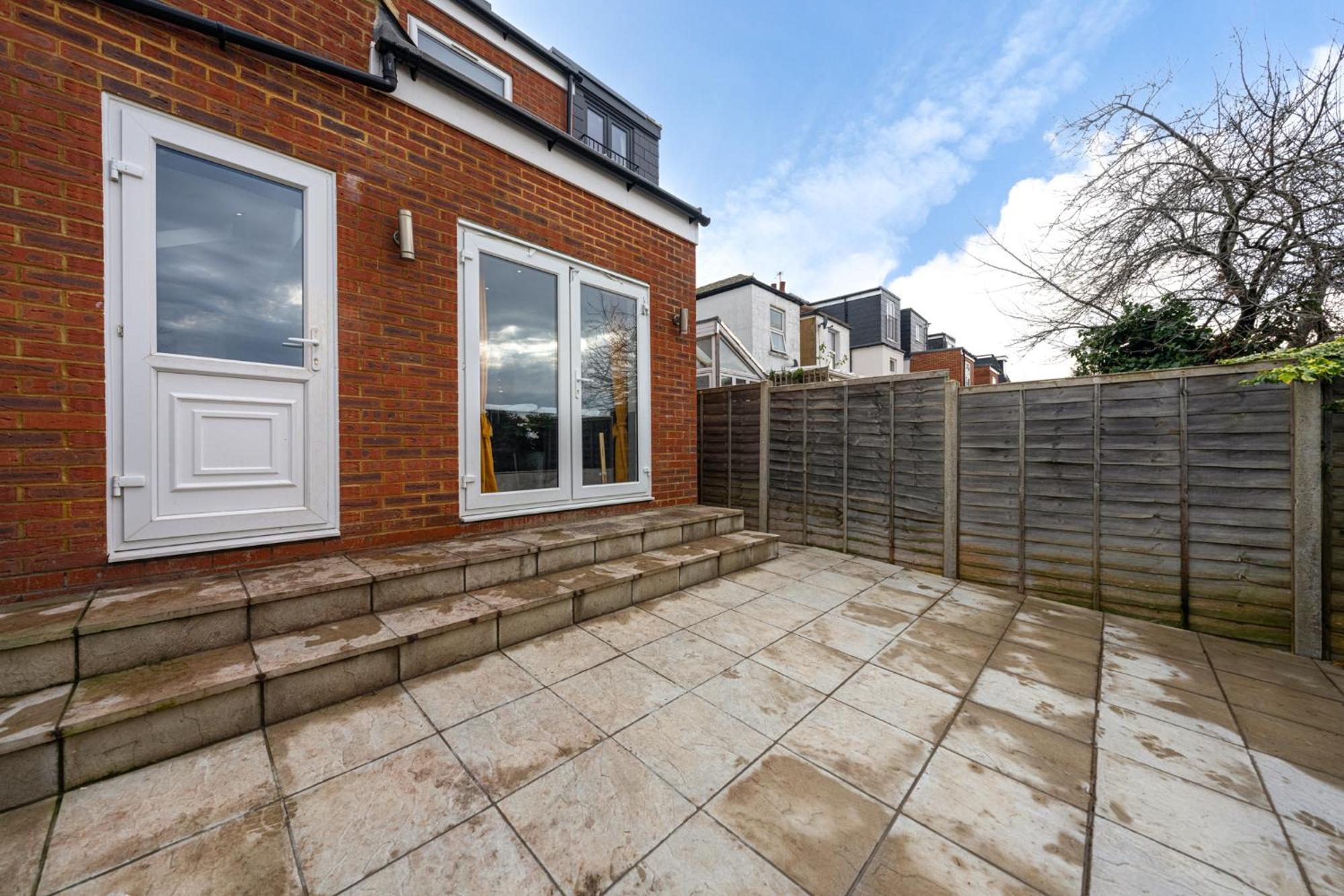 Spacious & Comfortable 3-bedroom Retreat In Nw10 Ferienhaus London