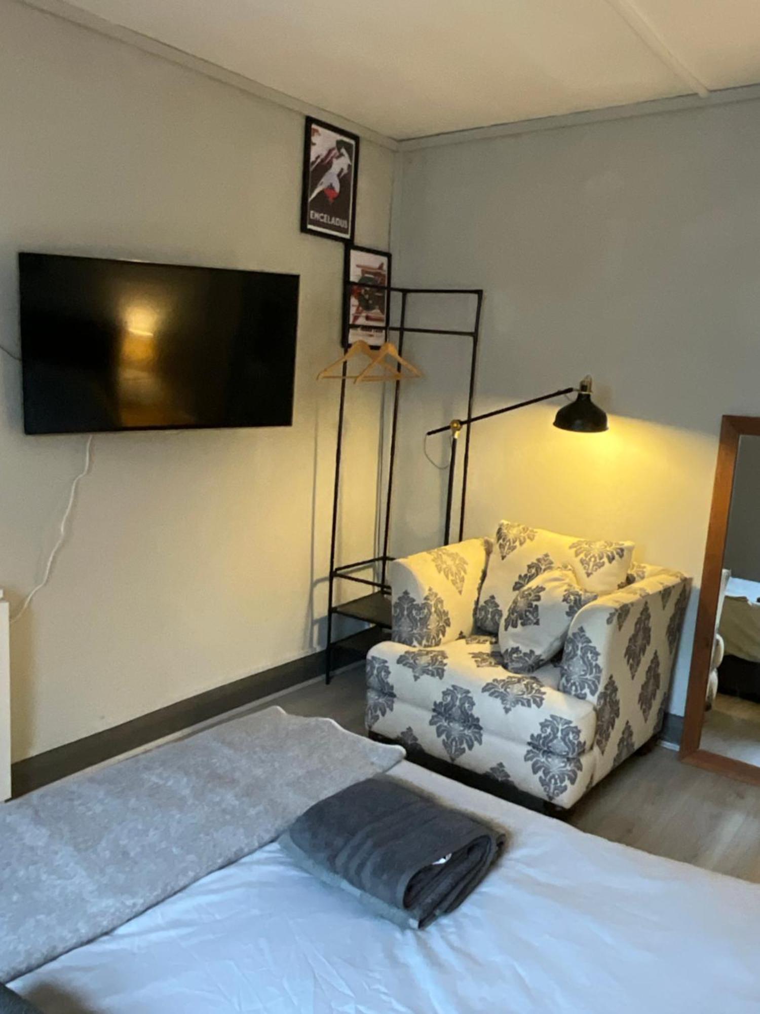 3 Flat Share Fitzrovia, *