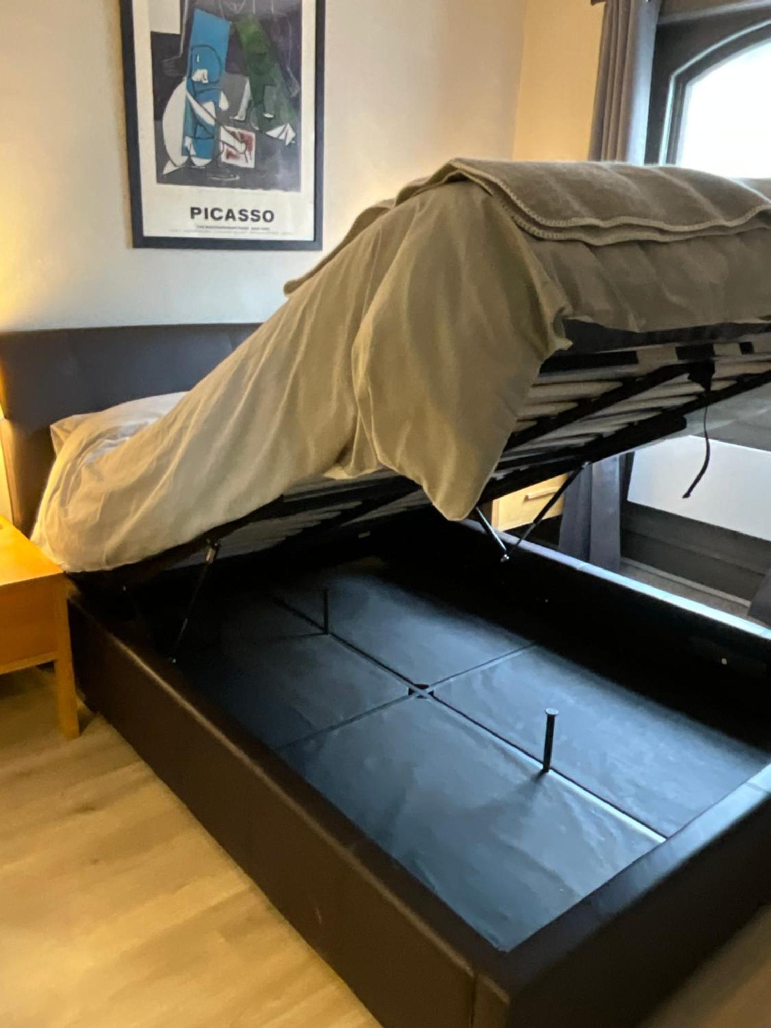 3 Flat Share Fitzrovia, Apartment *