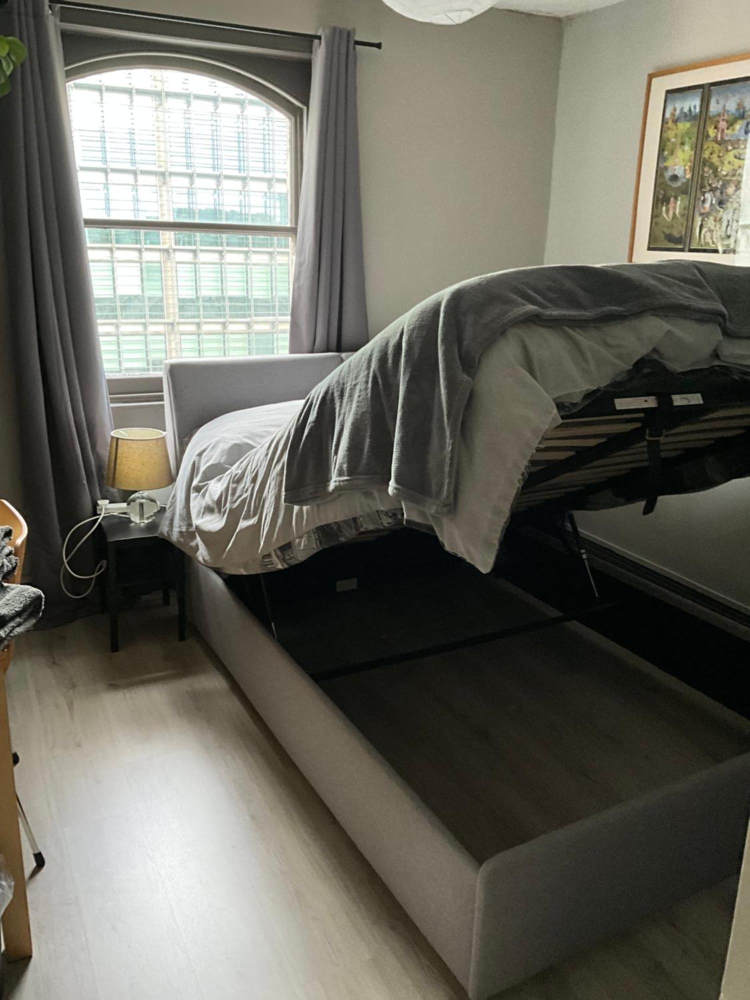 3 Flat Share Fitzrovia, Apartment