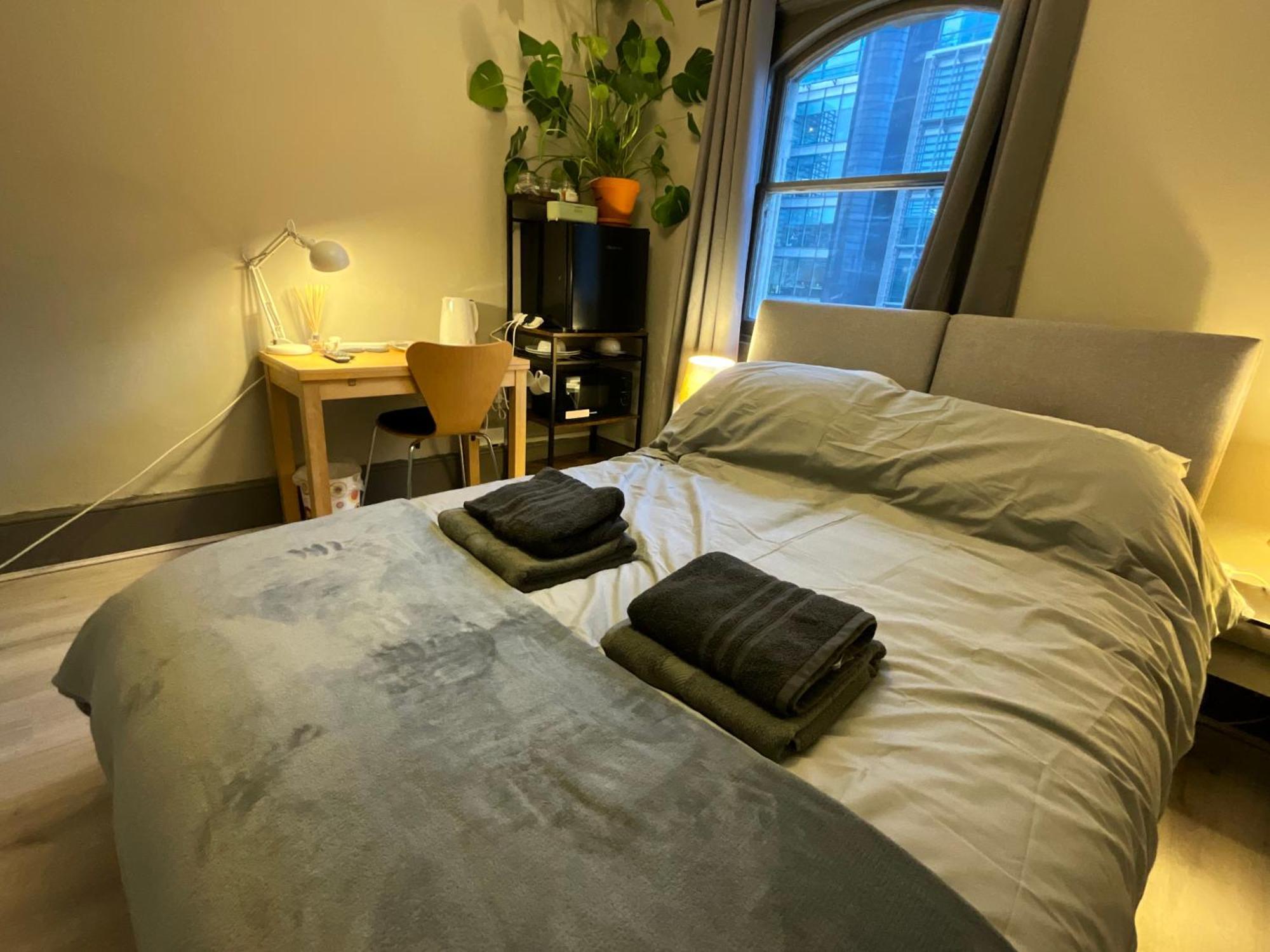 3 Flat Share Fitzrovia, Apartment