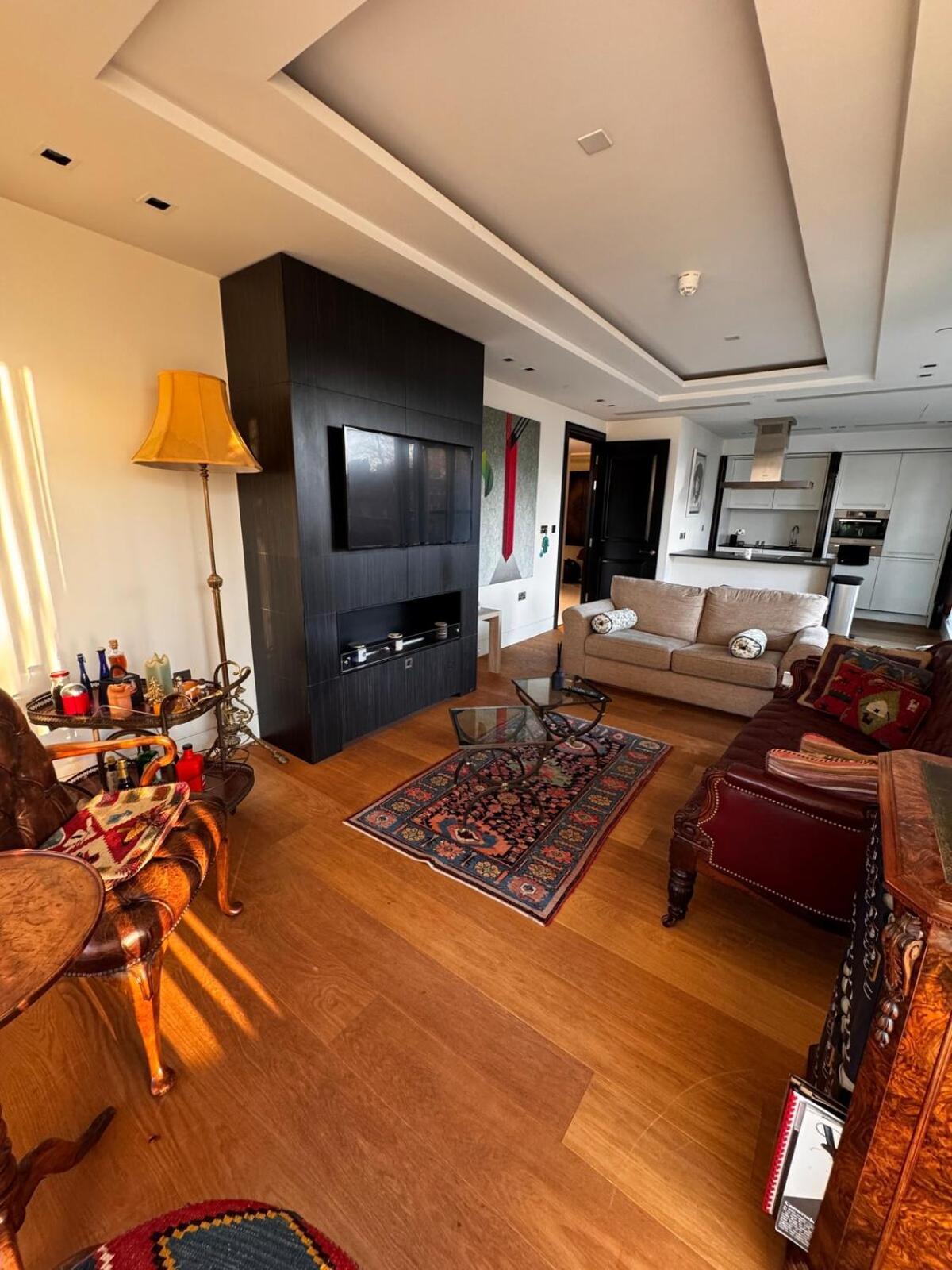 Modern 1 Bedroom Luxury Apartment *