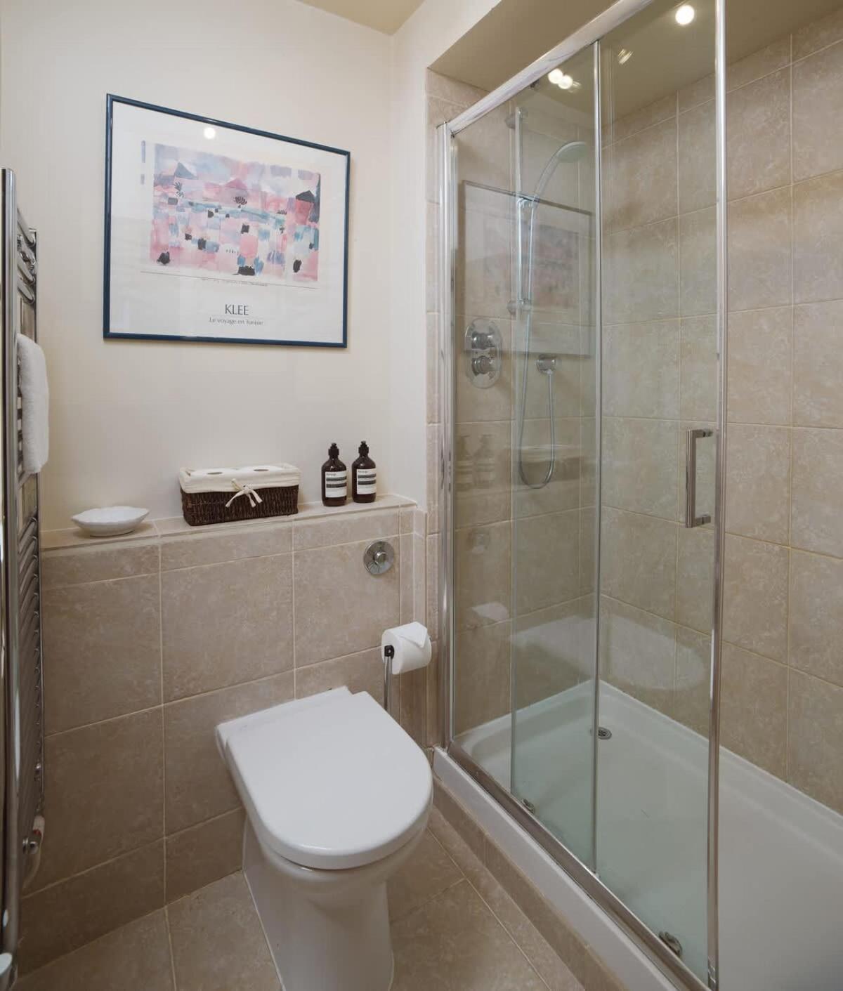 Colourful House 3 Bed - Notting Hill Apartment