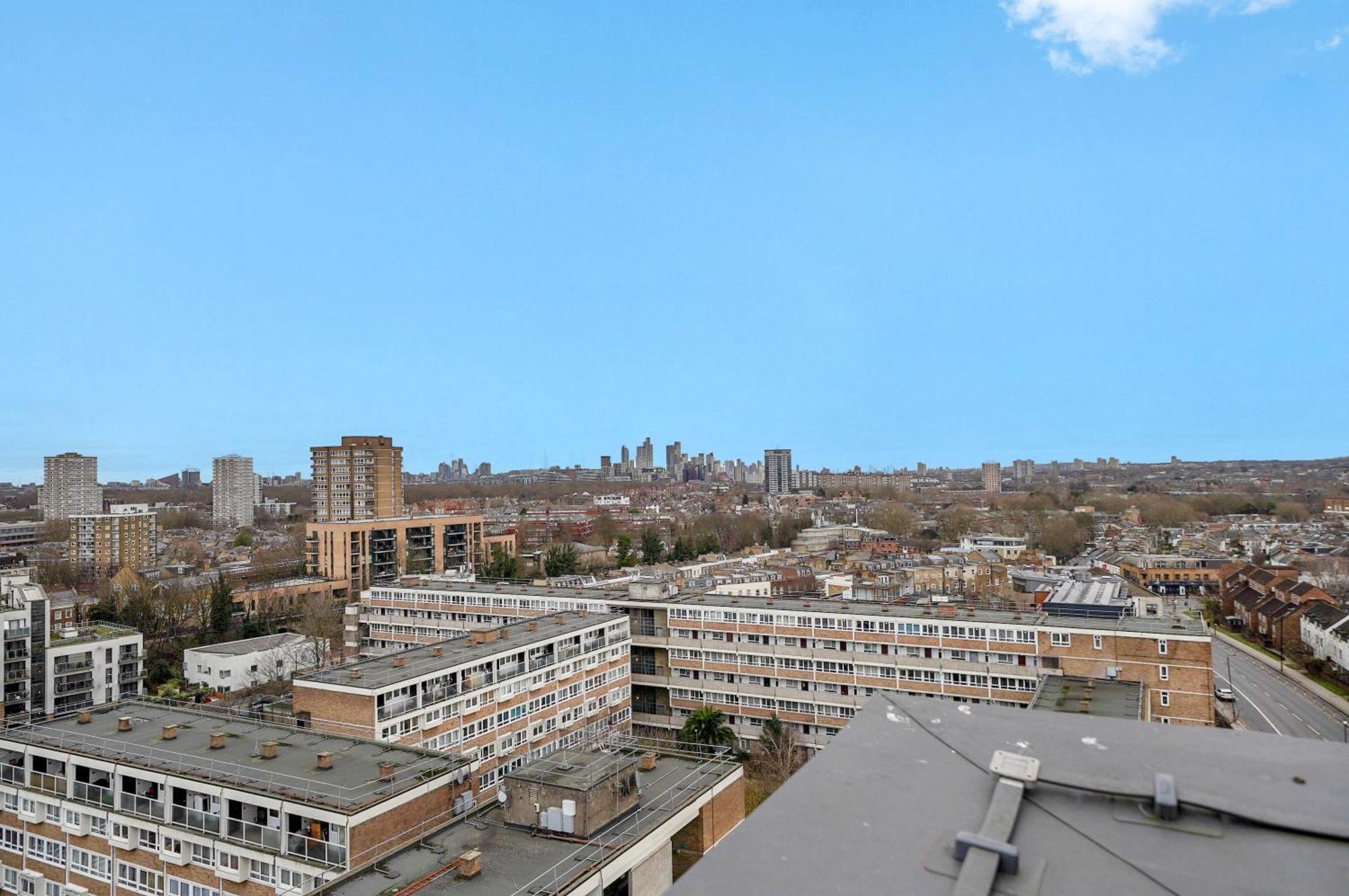 Chic 3-bedroom Flat With Private Balcony In Battersea * London