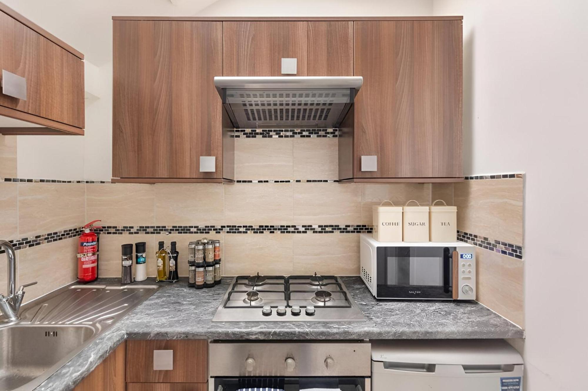 Urban Vibes, Modern 2br Flat In Prime Spot * London