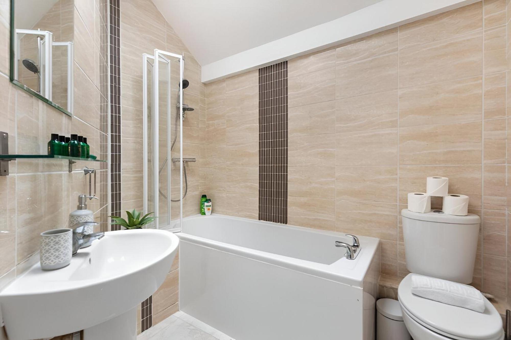 Urban Vibes, Modern 2br Flat In Prime Spot * London