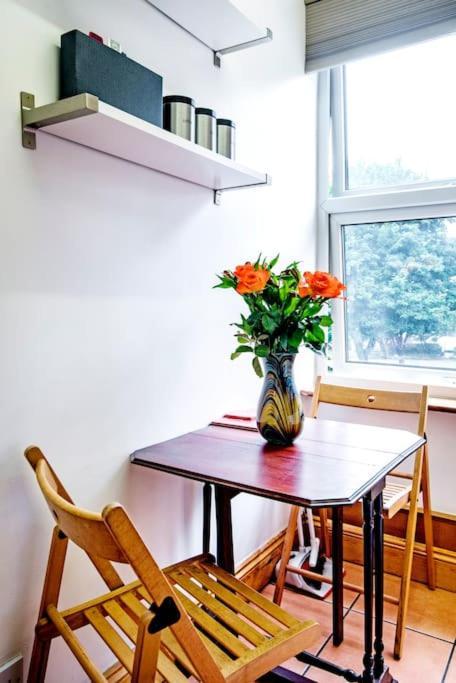 St 9 - Very Close To Tube Only 2 Mins - Apartment *