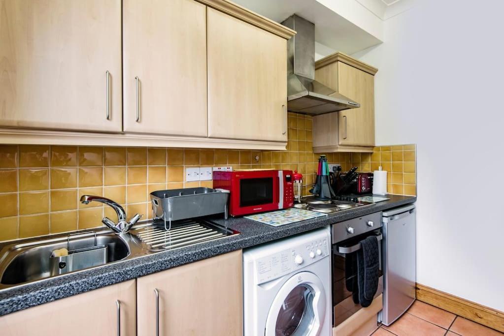 Apartment St 9 - Very Close To Tube Only 2 Mins - *