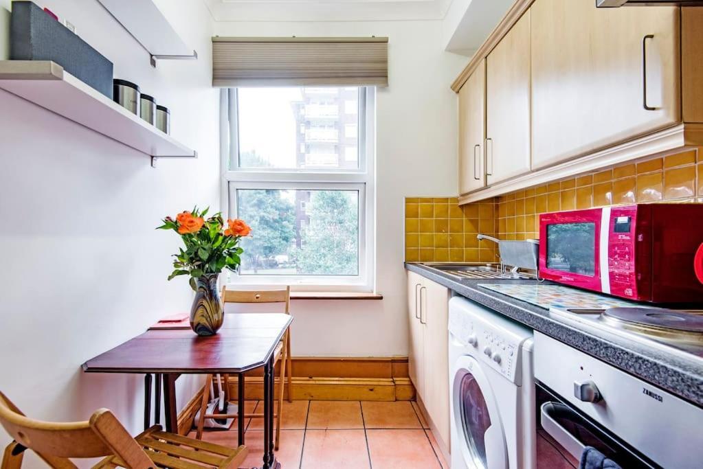 St 9 - Very Close To Tube Only 2 Mins - Apartment London