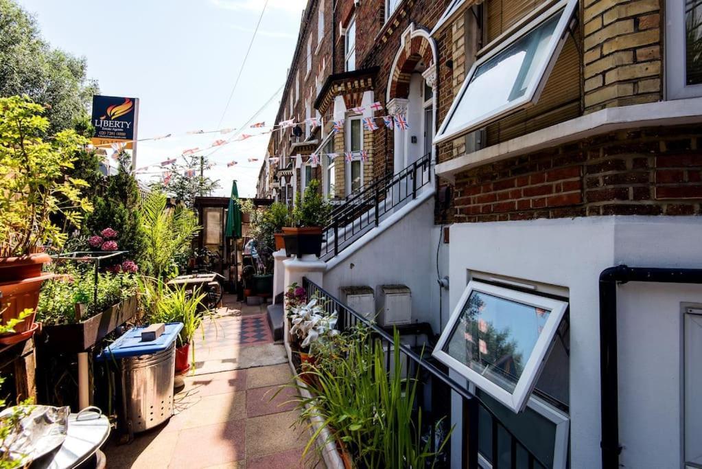 Apartment St 9 - Very Close To Tube Only 2 Mins - London